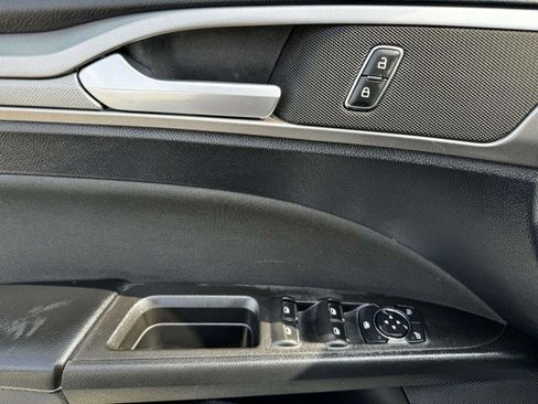 Used 2020 Ford Fusion SE image 16