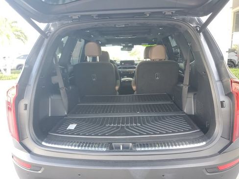 Certified 2022 Kia Telluride SX w/ SX Prestige Package AWD/4WD image 6