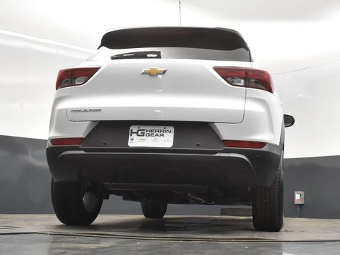 New 2025 Chevrolet TrailBlazer LS w/ LS Convenience Package FWD image 41