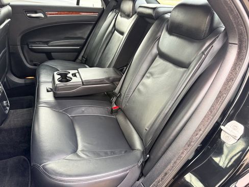 Used 2014 Chrysler 300 AWD w/ Driver Convenience Group image 21