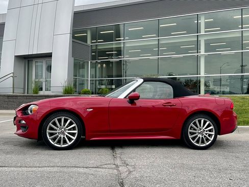Used 2017 FIAT 124 Spider Lusso RWD image 3