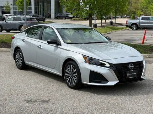 Certified 2025 Nissan Altima 2.5 SV FWD image 4