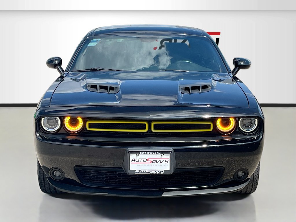 Used 2019 Dodge Challenger SXT w/ Blacktop Package RWD image 2
