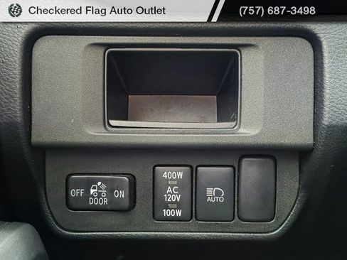 Used 2018 Toyota Tacoma TRD Sport image 11