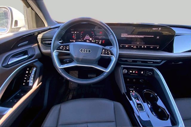 Used 2025 Audi Q5 Premium Plus w/ Premium Plus AWD/4WD image 5