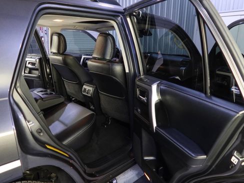 Used 2020 Toyota 4Runner SR5 Premium image 14