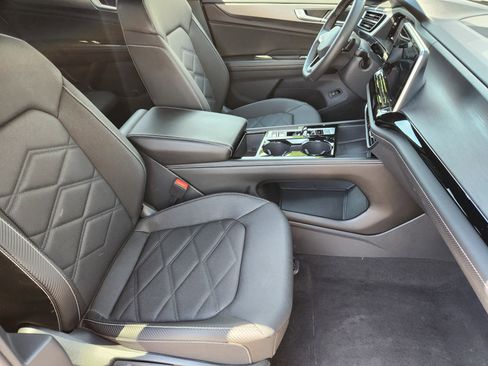 Used 2024 Volkswagen Atlas Cross Sport SE image 14