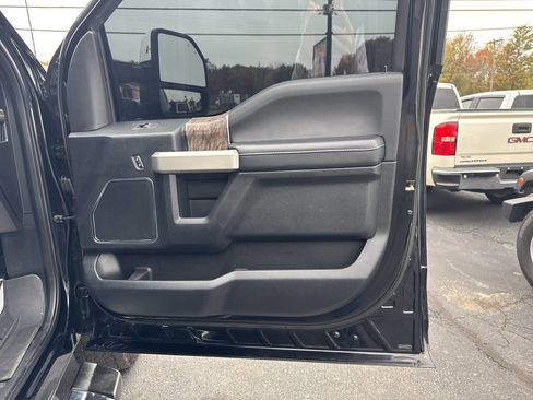 Used 2017 Ford F250 Lariat w/ Chrome Package image 28