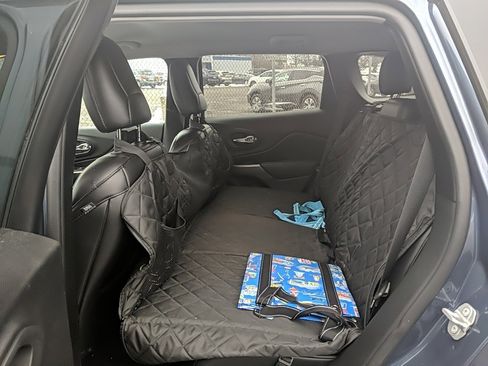 Used 2019 Jeep Cherokee Latitude Plus w/ Trailer Tow Group image 11