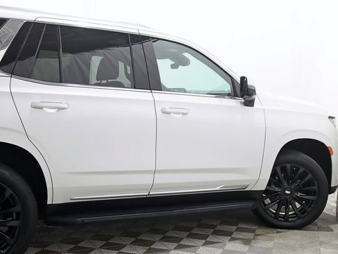 Used 2021 Cadillac Escalade Premium Luxury AWD/4WD image 10