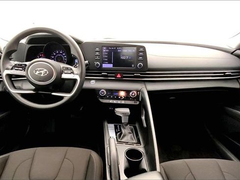 Used 2023 Hyundai Elantra SEL image 15