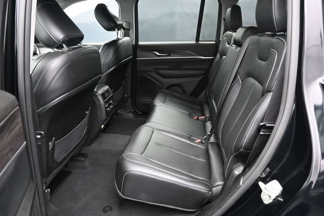 Used 2023 Jeep Grand Cherokee Limited w/ Black Appearance Package AWD/4WD image 15
