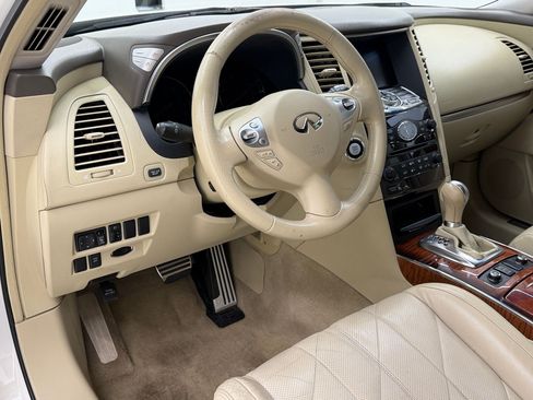 Used 2011 INFINITI FX35 AWD w/ Premium Pkg image 4