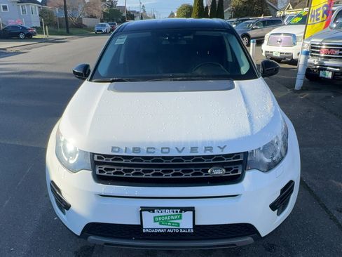 Used 2015 Land Rover Discovery Sport SE image 2