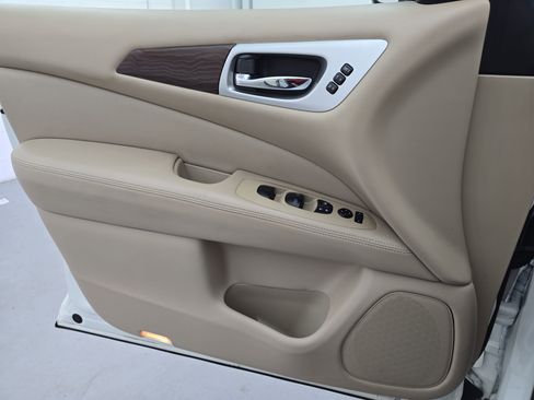 Used 2020 Nissan Pathfinder Platinum image 29