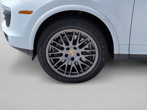 Used 2017 Porsche Cayenne AWD/4WD image 14