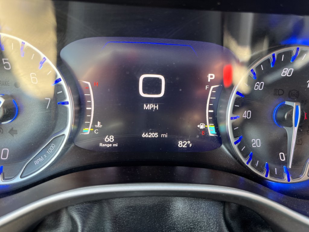 Used 2024 Chrysler Pacifica Touring-L FWD image 16