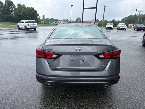 Used 2024 Nissan Altima 2.5 SV w/ SV Premium Package AWD/4WD image 8