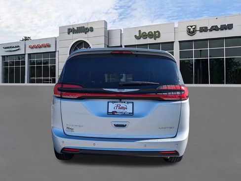 New 2026 Chrysler Pacifica Select FWD image 5