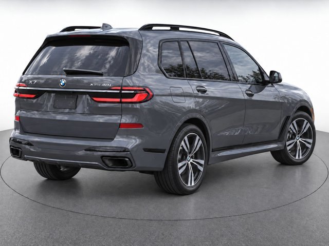 Used 2026 BMW X7 xDrive40i w/ M Sport Package AWD/4WD image 3