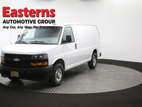 Used 2020 Chevrolet Express 3500 w/ Driver Convenience Package RWD image 52