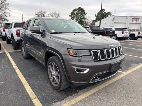 Used 2018 Jeep Grand Cherokee Limited image 3
