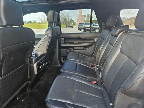 Used 2018 Ford Expedition XLT w/ Equipment Group 202A AWD/4WD image 25