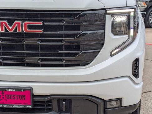 Used 2024 GMC Sierra 1500 Elevation image 10