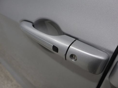 Used 2024 Chrysler Pacifica Touring-L FWD image 8