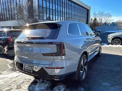 New 2025 Volvo EX90 Ultra image 2