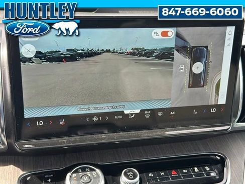 Used 2025 Ford Expedition Platinum w/ Platinum Ultimate Package AWD/4WD image 28