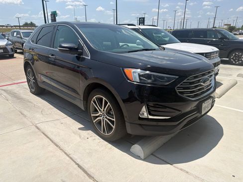 Used 2020 Ford Edge Titanium w/ Equipment Group 301A FWD image 3