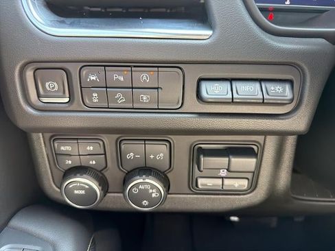 Used 2023 Chevrolet Tahoe Premier AWD/4WD image 37