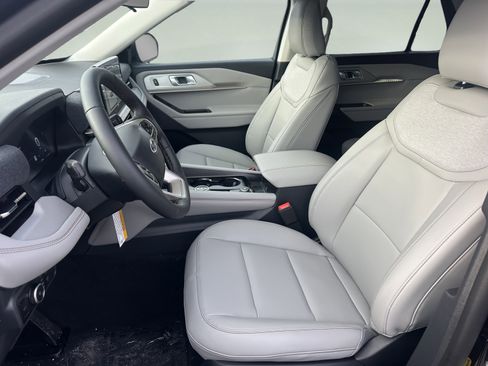 New 2026 Ford Explorer Active w/ Active Comfort Package AWD/4WD image 9