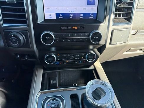 Used 2020 Ford Expedition Max XLT w/ Equipment Group 202A AWD/4WD image 19