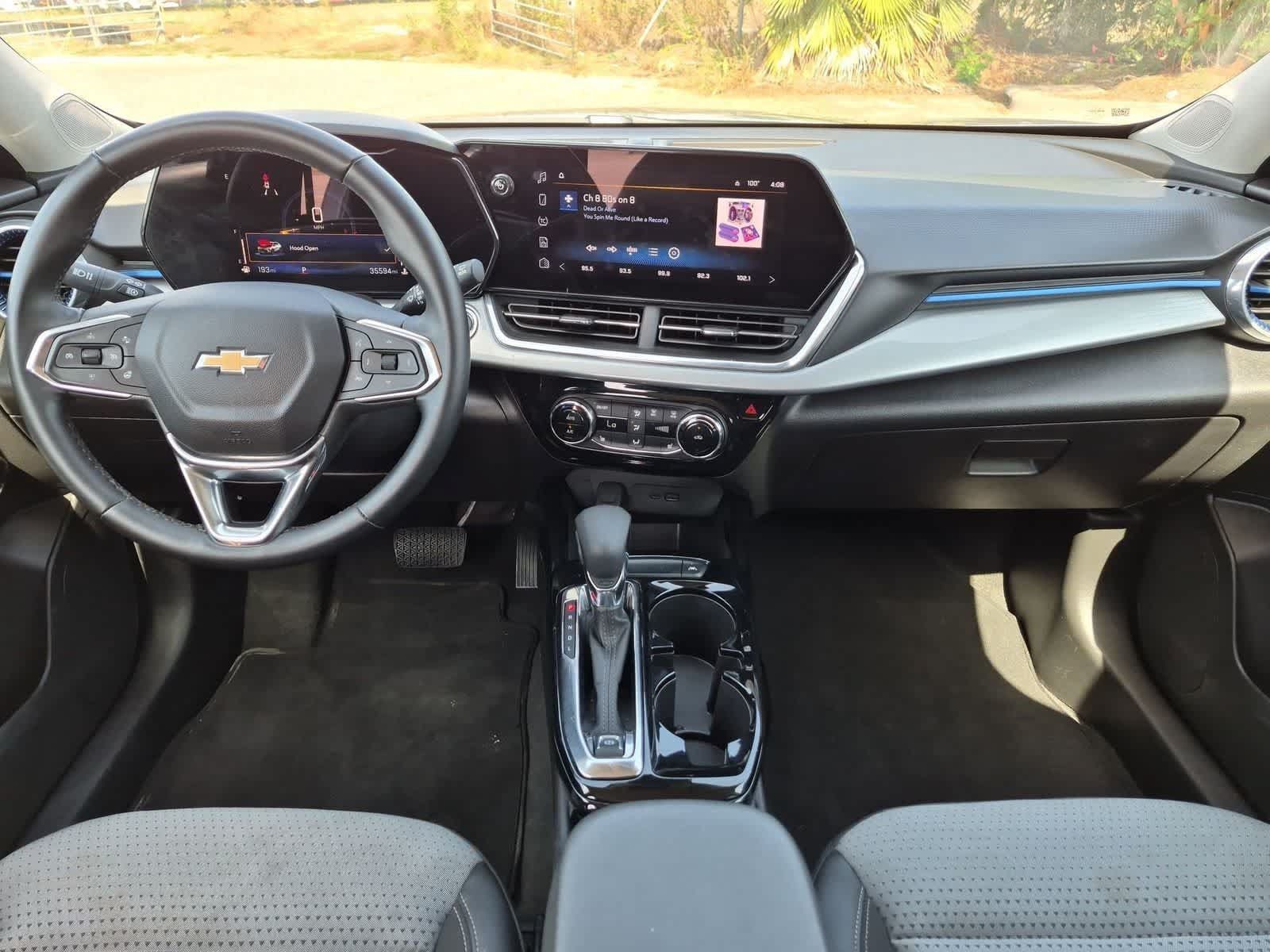 Used 2025 Chevrolet Trax LT w/ LT Convenience Package FWD image 19