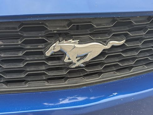 Used 2017 Ford Mustang Coupe RWD image 12