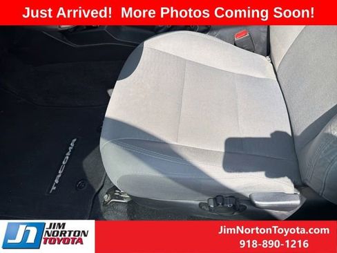 Used 2018 Toyota Tacoma SR5 AWD/4WD image 10