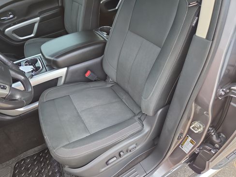 Used 2018 Nissan Titan SV w/ SV Convenience Package AWD/4WD image 14