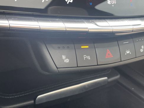 Used 2024 Cadillac XT4 Luxury w/ Cold Weather Package AWD/4WD image 23
