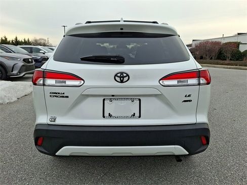 Certified 2022 Toyota Corolla Cross LE image 5
