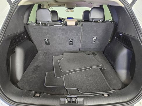 Used 2020 Ford Escape Titanium image 18