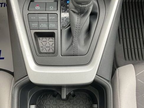 Used 2025 Toyota RAV4 XLE w/ Convenience Package image 28
