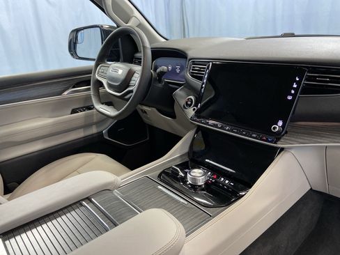 Used 2024 Jeep Wagoneer Series II w/ Flexible Seating Group image 57