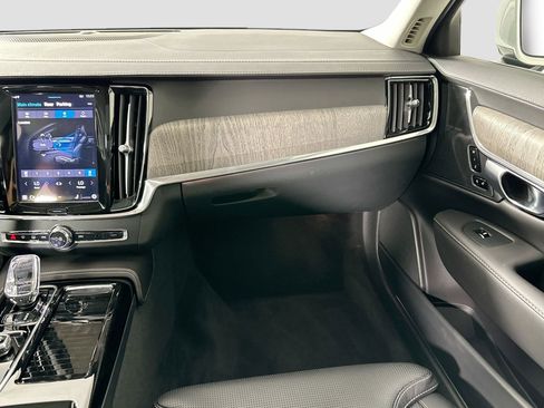 New 2025 Volvo S90 T8 Ultra image 28