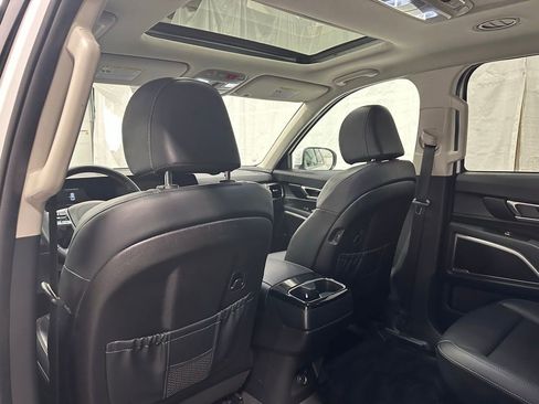 Used 2025 Kia Telluride S image 42