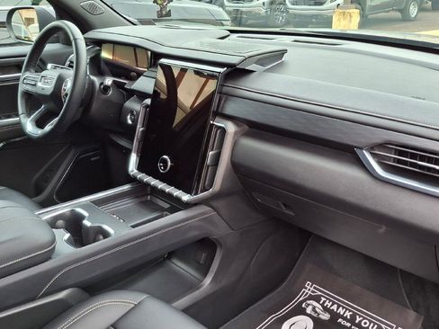 Used 2024 GMC Acadia Elevation w/ Trailering Package AWD/4WD image 11