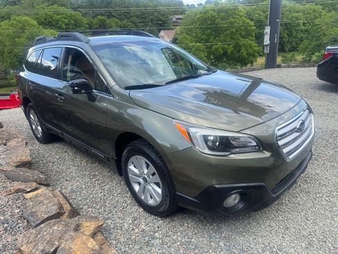 Used 2017 Subaru Outback 2.5i Premium AWD/4WD image 4
