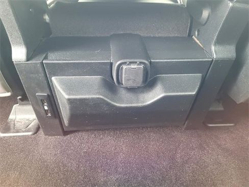 Used 2019 Ford F150 XLT image 12