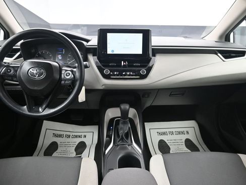 Used 2025 Toyota Corolla LE image 28